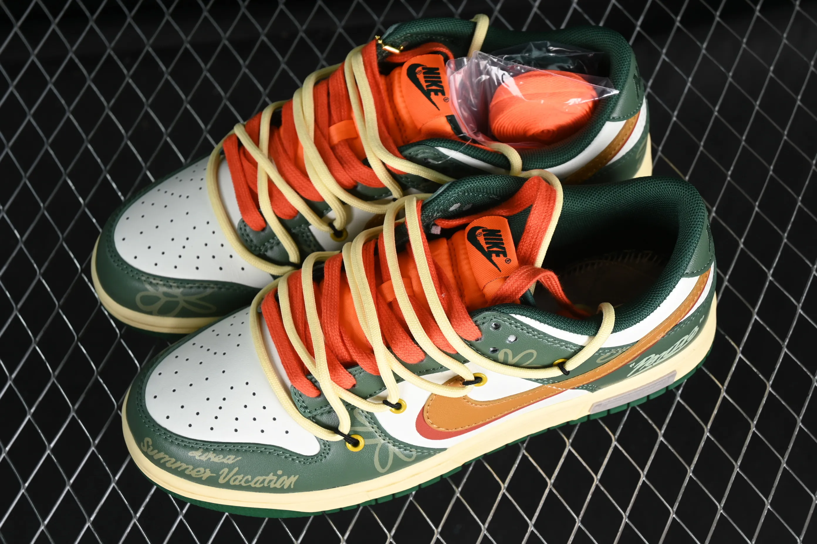 All Categories Nk SB Dunk Series Nk SB Dunk Low Low-top Sneakers Nk Dunk Low Panda Prank-Street Summer Graffiti Green Orange SB Strappy Low-top Casual Sneakers DD1391-300